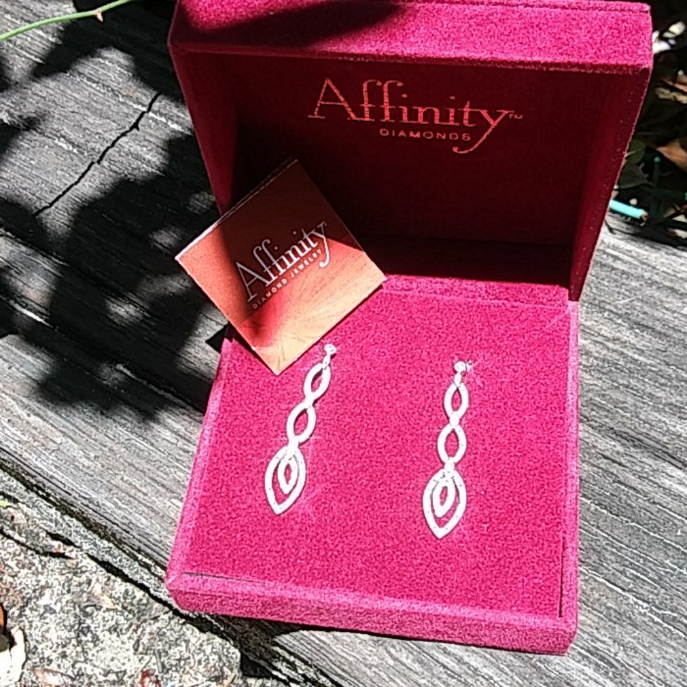 Affinity Marquis Dangle 1/4karat diamond earrings